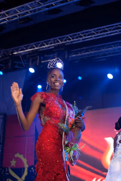 Edmilza Santos (22 tuổi) sẽ trở thành đại diện của Angola tham dự Hoa hậu thế giới 2012.