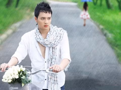 Nhắc đến Cao Thái Sơn là nhắc đến ca khúc Con đường mưa. Và trong ca khúc này, Cao Thái Sơn cũng thể hiện sự thất tình bằng cảnh đi trong mưa.