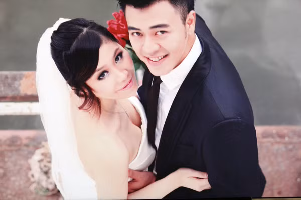 8/8, MC Tuấn Tú chính thức "rước nàng về dinh". (ảnh Xzone)