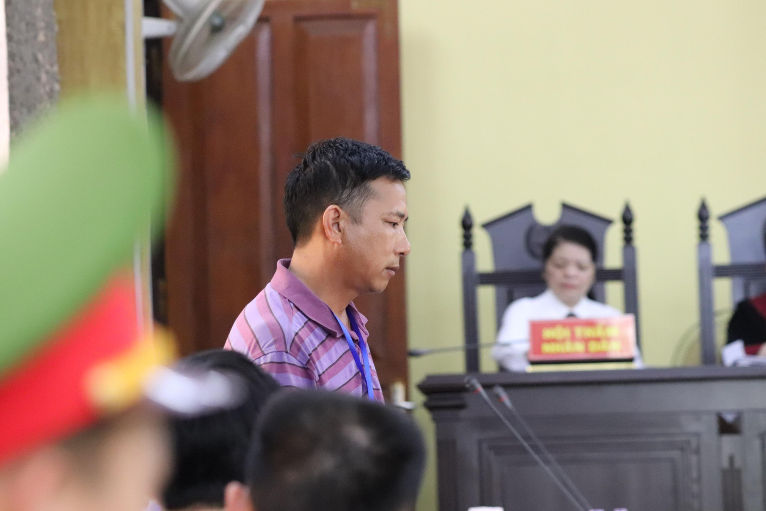 Ông Ngần Văn Lói khai không nhờ Hạnh nâng điểm cho con. Chỉ biết con báo đỗ trường công an sau đó bị trả về vì không đủ điểm. Ảnh: Vũ Phương. Ông Ngần Văn Lói khai không nhờ Hạnh nâng điểm cho con. Chỉ biết con báo đỗ trường công an sau đó bị trả về vì không đủ điểm. Ảnh: Vũ Phương.