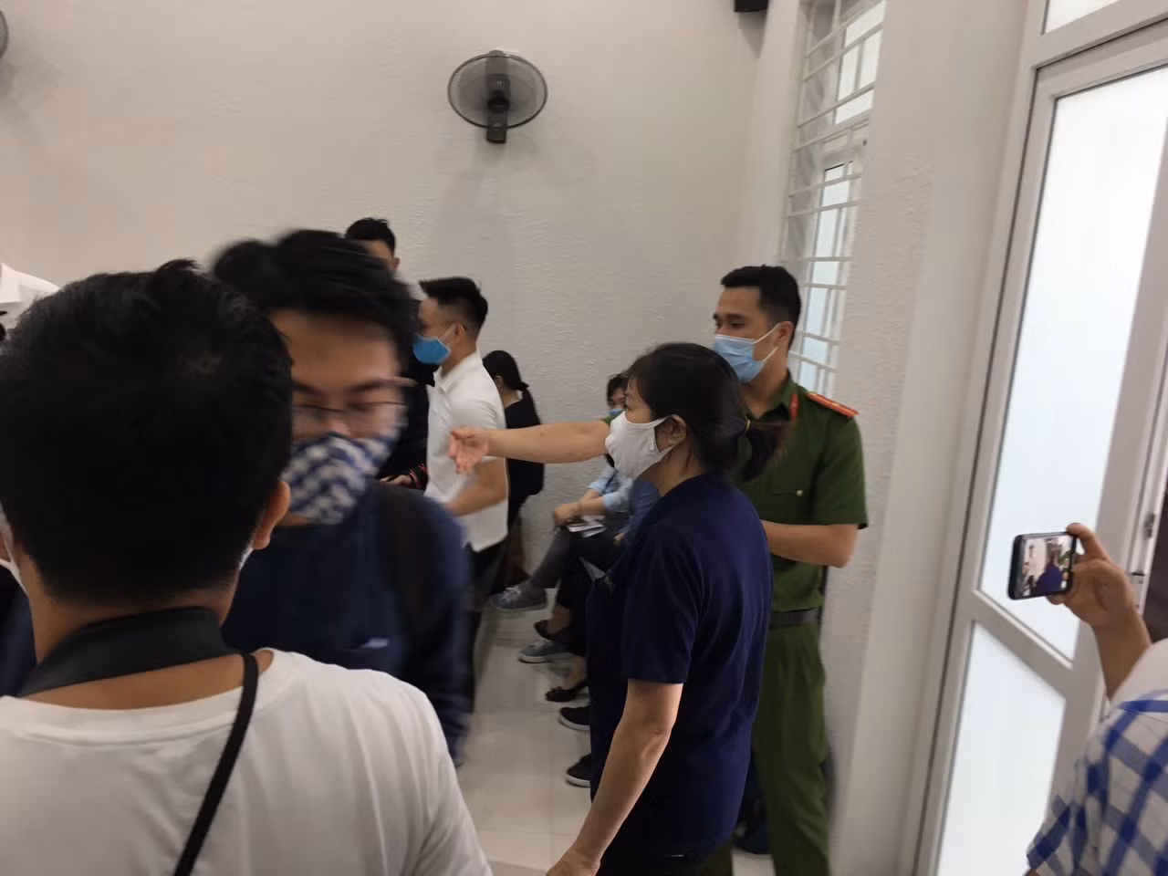 Bà Quy đến phiên tòa. Ảnh: Vũ Phương.