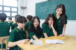 Học sinh khối trung học phổ thông của Bamboo School thảo luận nhóm dự án học tập. Ảnh: Trường Tre Việt.