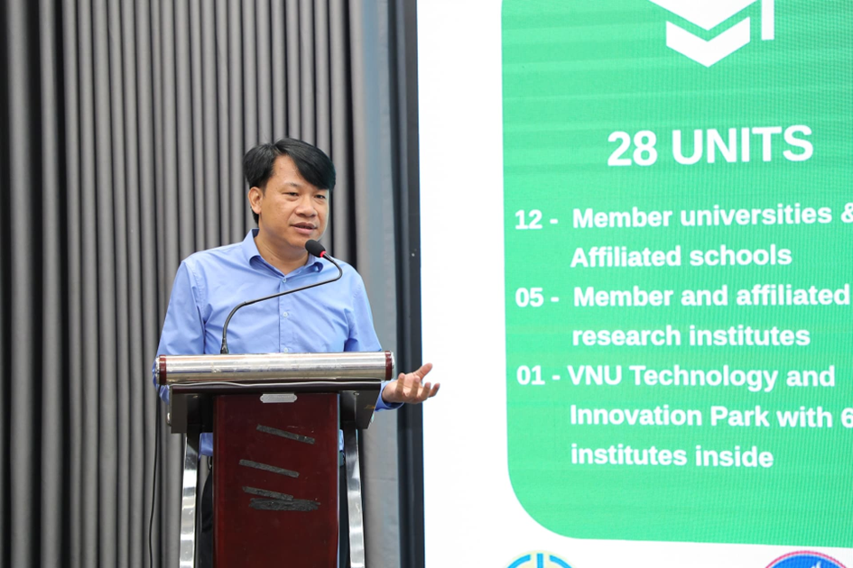 Phó Giáo sư, Tiến sĩ Nghiêm Xuân Huy, Viện trưởng Viện Đào tạo số và Khảo thí, ĐHQGHN đưa ra các đề xuất hợp tác.