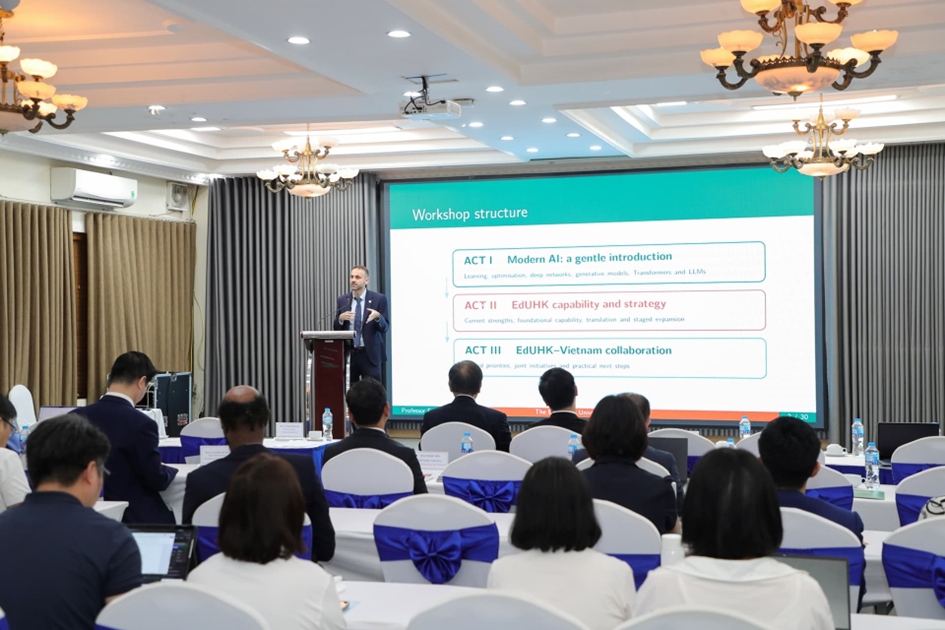 Giáo sư Neri Ferrante gợi mở nhiều hướng hợp tác cụ thể với các đơn vị của Đại học Quốc gia Hà Nội.