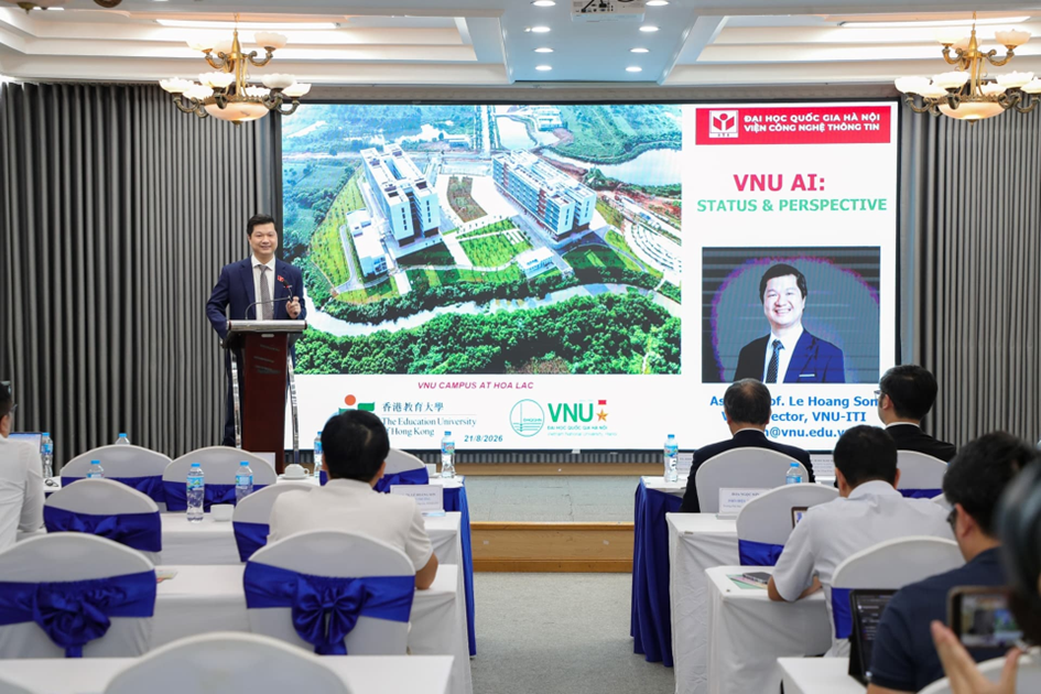 Phó Giáo sư, Tiến sĩ Lê Hoàng Sơn, Phó Viện trưởng Viện Công nghệ Thông tin, Đại học Quốc gia Hà Nội đã giới thiệu hiện trạng và định hướng phát triển AI tại Đại học Quốc gia Hà Nội.