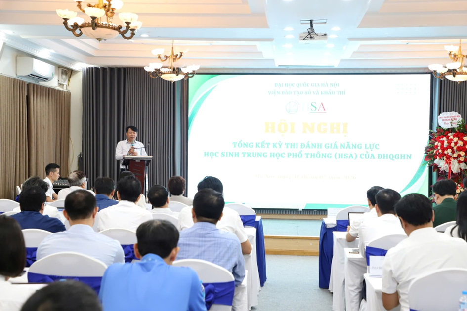 Phó Giáo sư, Tiến sĩ Nghiêm Xuân Huy - Viện trưởng Viện Đào tạo số và Khảo thí, phát biểu khai mạc Hội nghị