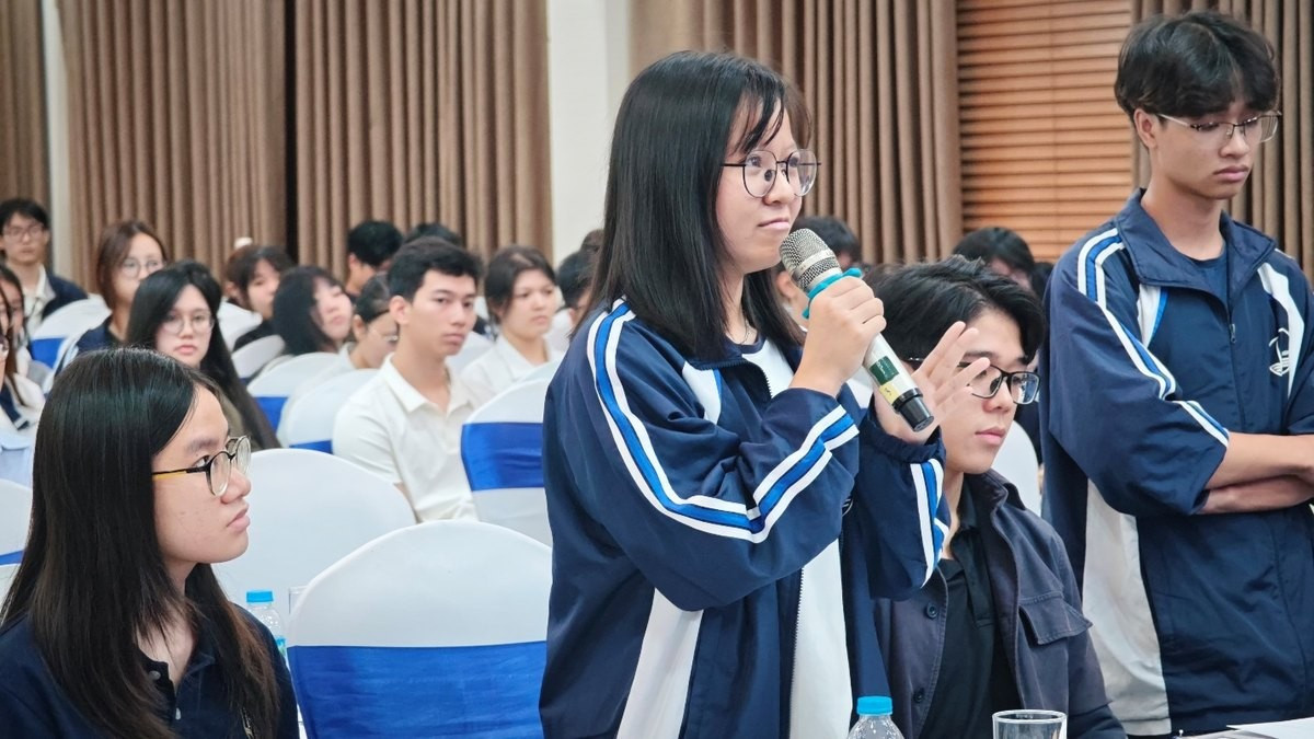 nextgen-manager-2026-sinh-vien-dat-cau-hoi-giao-luu-1.jpg