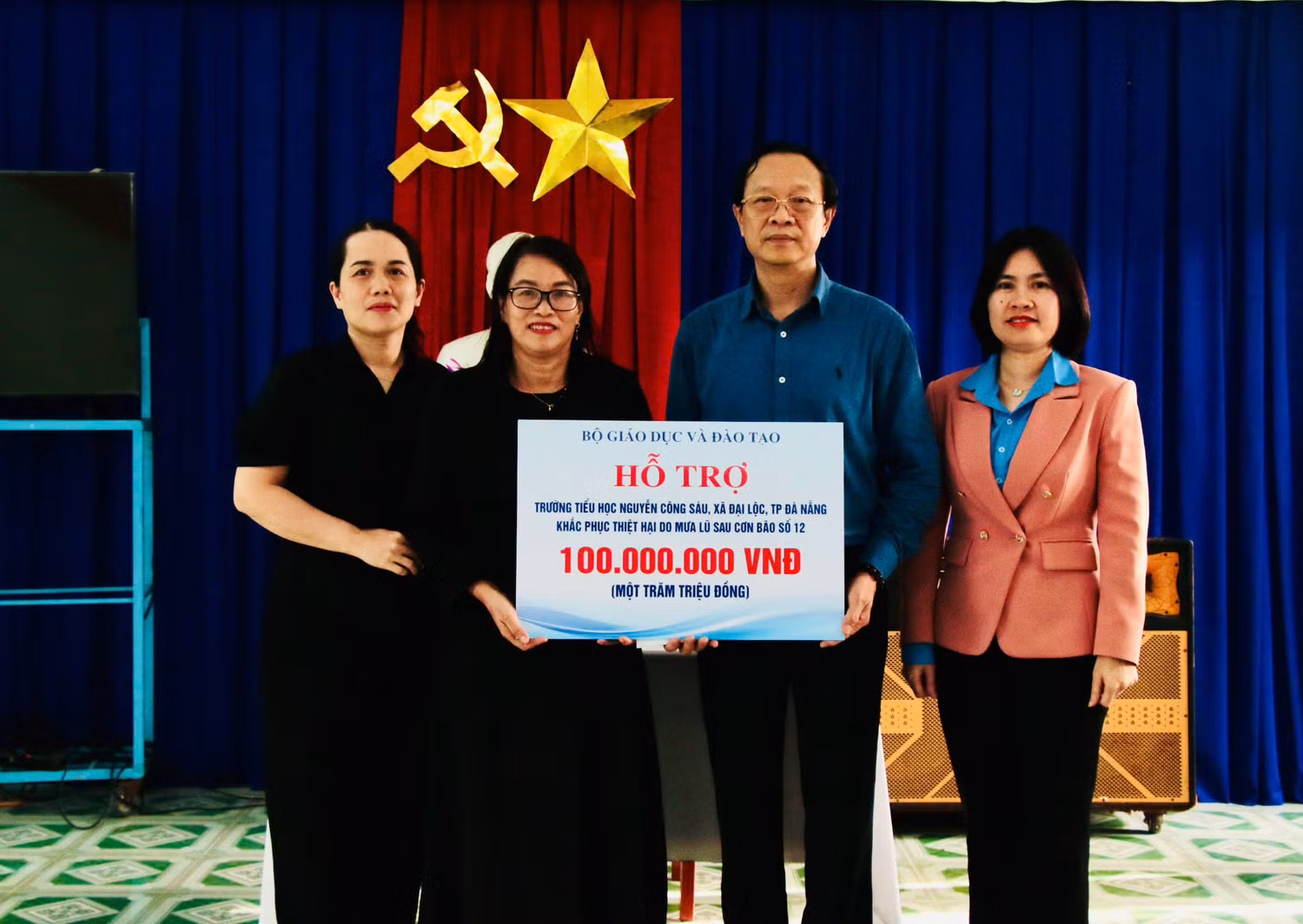 ung-ho-100tr.jpg