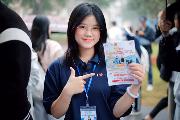 Sinh viên được trải nghiệm qua các chương trình, sự kiện của Khoa và Nhà trường. Ảnh: HDU