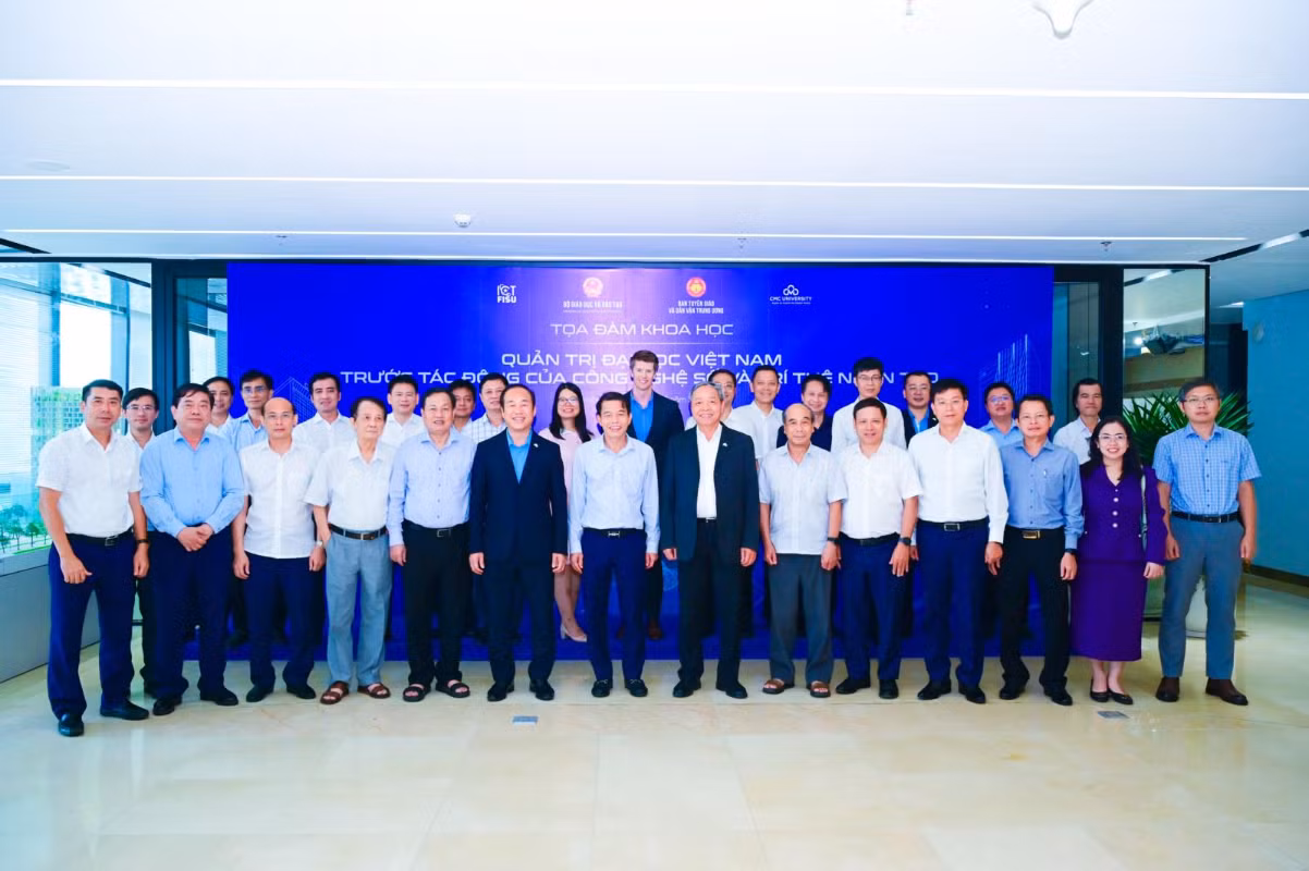 Chương trình tọa đàm Quản trị đại học trước tác động của công nghệ số và AI.