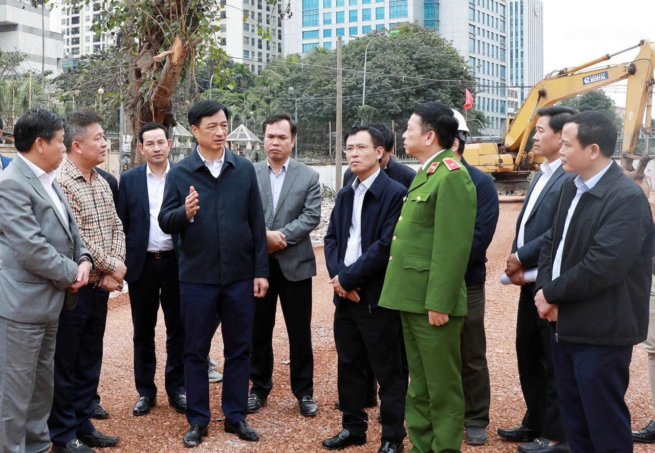 bi-thu-thanh-uy-ha-noi-nguyen-duy-ngoc-kiem-tra-thuc-dia-viec-trien-khai-du-an-duong-vanh-dai-1.jpg