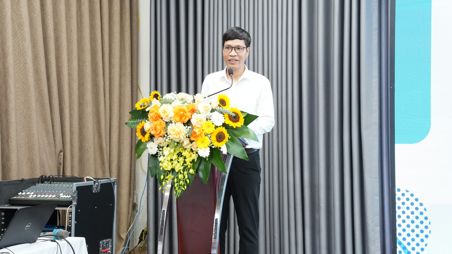 vnu02146.jpg