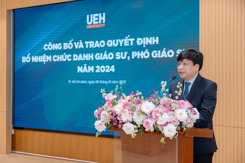 20250107071919-le-cong-bo-va-trao-quyet-dinh-bo-nhiem-chuc-danh-giao-su-pho-giao-su-nam-2024-18.jpg