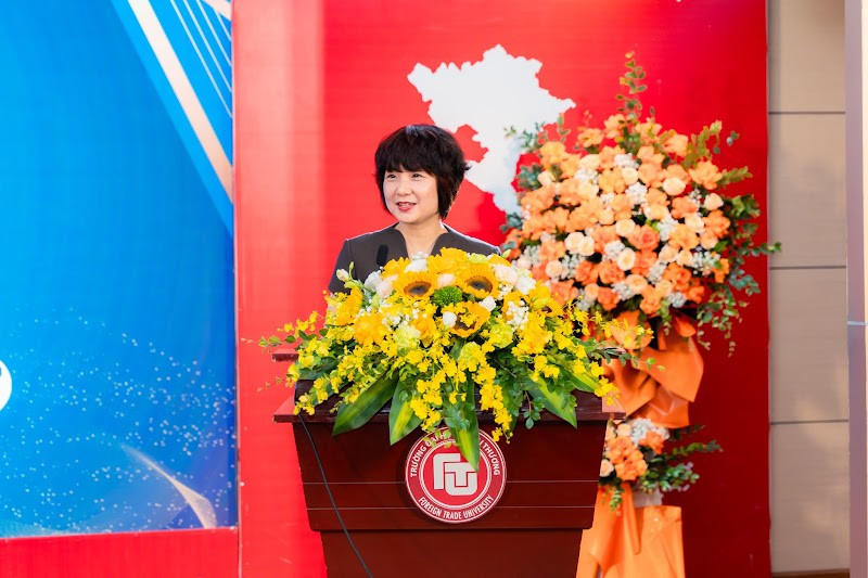 Phó Giáo sư, Tiến sĩ Phạm Thu Hương – Hiệu trưởng Trường Đại học Ngoại Thương phát biểu khai mạc Diễn đàn. Ảnh: NTCC.